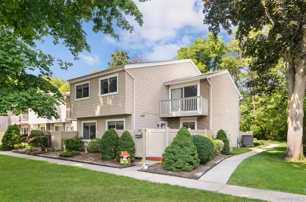 236 Springmeadow Drive #B, Holbrook, NY 11741