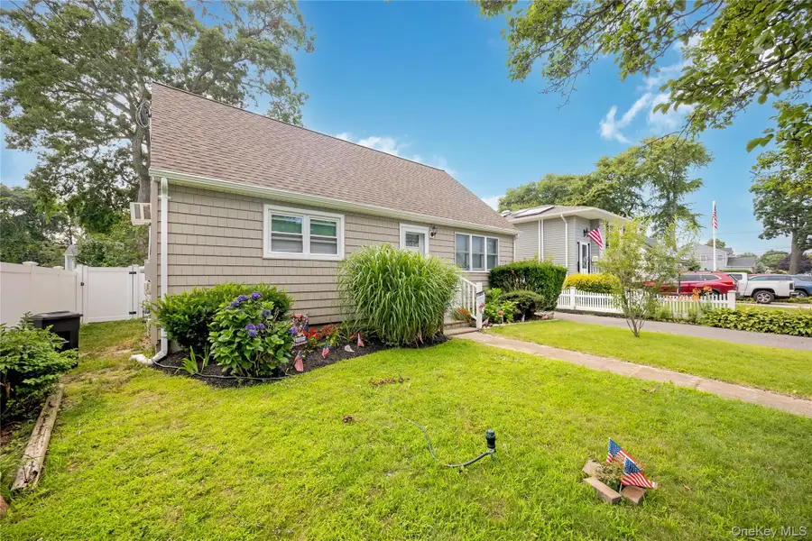 413 S 8th Street, Lindenhurst, NY 11757 - #2