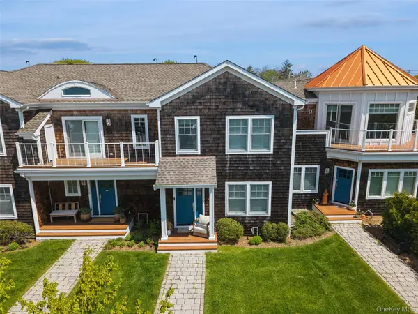 68 Foster Avenue #19, Hampton Bays, NY 11946