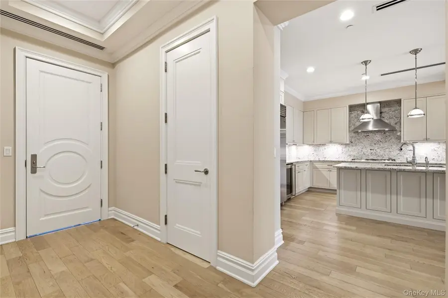 6000 Royal Court #6204, North Hills, NY 11040 - #3