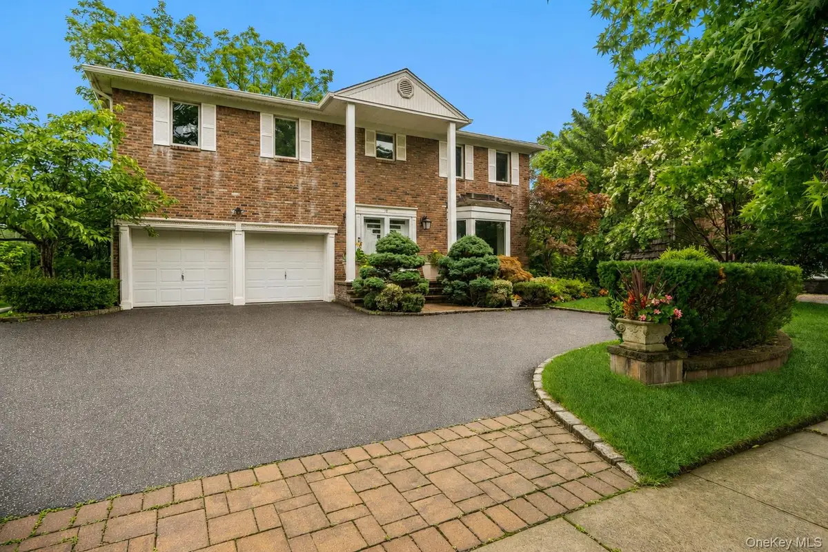 15 Hunt Court, Roslyn, NY 11576 - #1