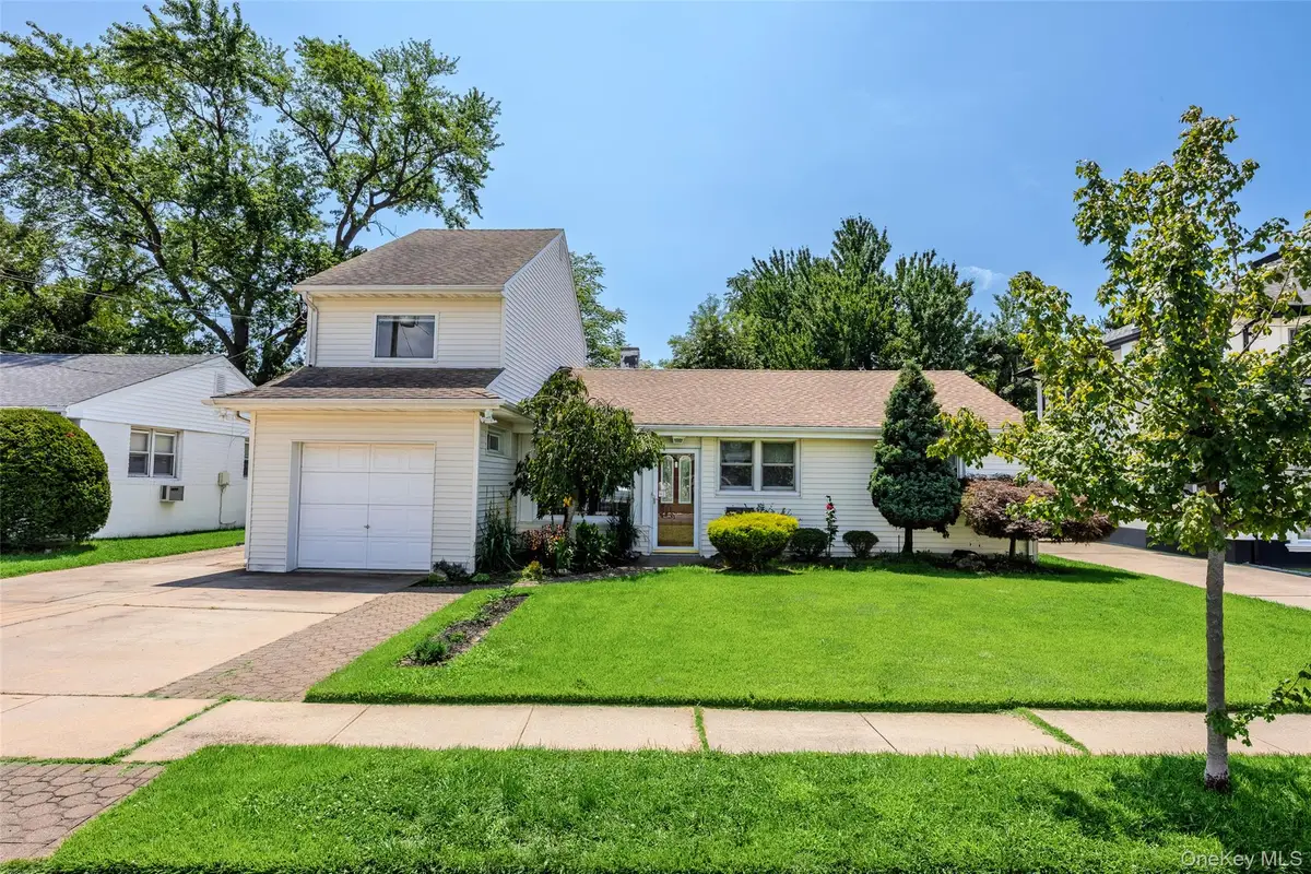 79 Spruce Lane, Valley Stream, NY 11581 - #1