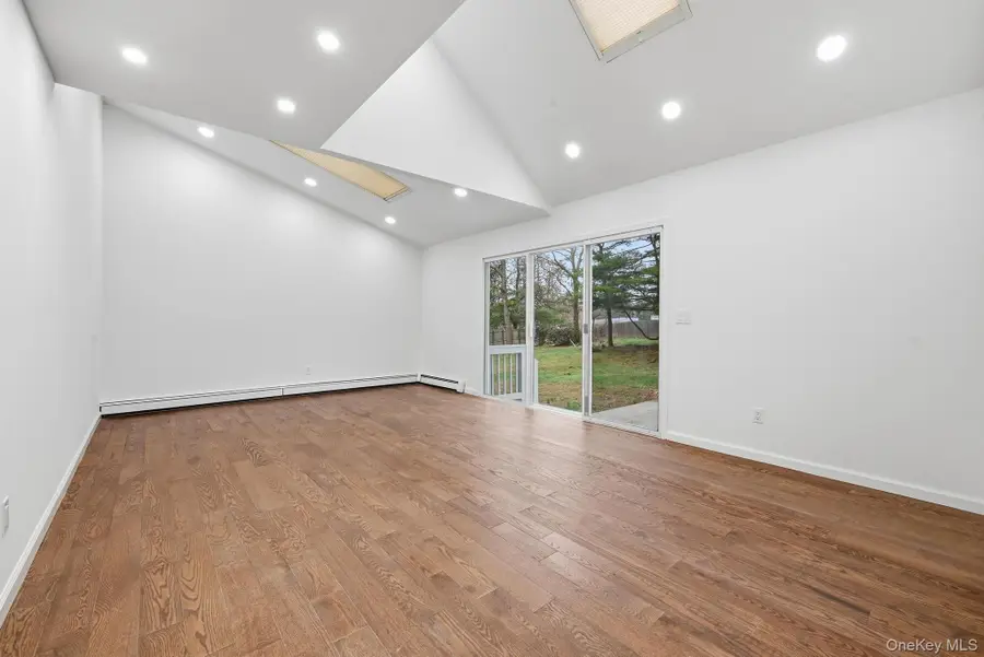 19 Sherwood Court, Ronkonkoma, NY 11779 - #2