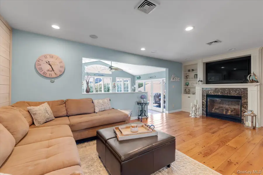 6 Montgomery Lane, Bay Shore, NY 11706 - #2