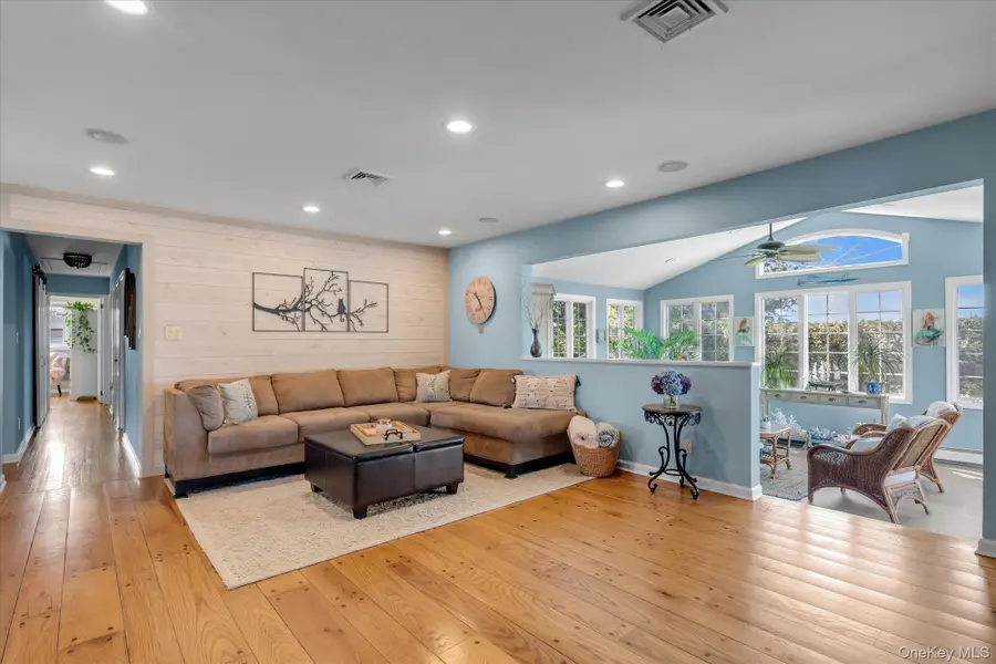 6 Montgomery Lane, Bay Shore, NY 11706 - #3