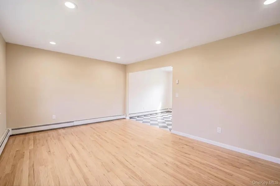 5 Hampton Court, Coram, NY 11727 - #3