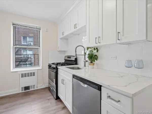 67-12 Yellowstone Boulevard #f6, Forest Hills, NY 11375