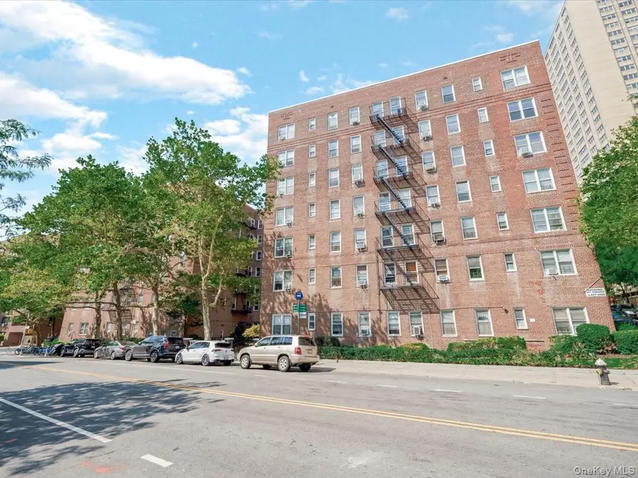 67-12 Yellowstone Boulevard #f6, Forest Hills, NY 11375 - #2