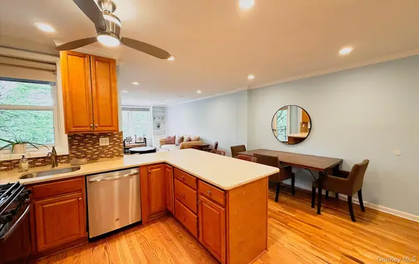 42-30 Douglaston Parkway #5L, Douglaston, NY 11363