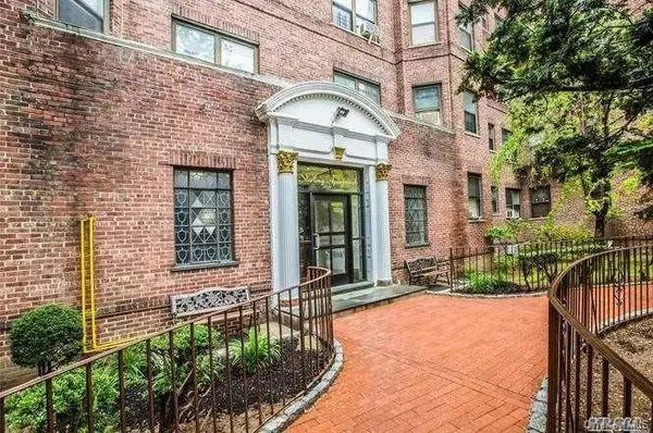 61-41 Saunders Street #B57, Rego Park, NY 11374