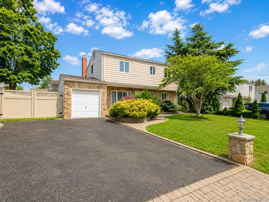 301 W 22nd Street, Deer Park, NY 11729 - #2