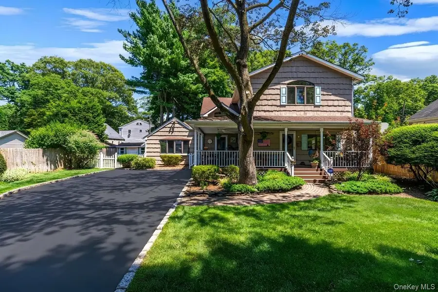 24 Luther Place, Huntington Station, NY 11746 - #2