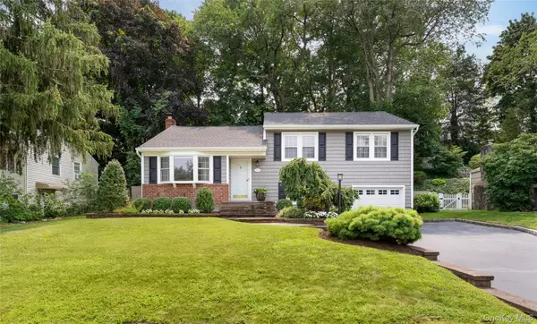 13 Longford Street, Huntington, NY 11743