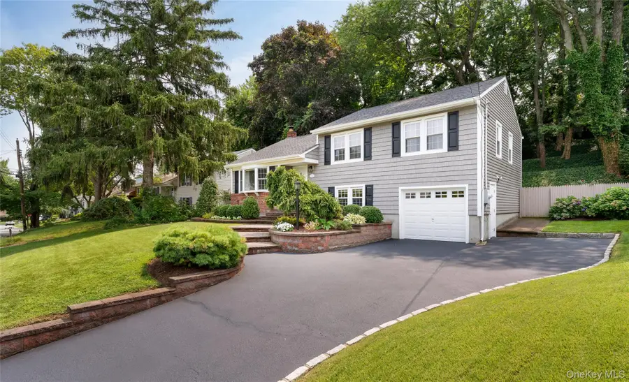 13 Longford Street, Huntington, NY 11743 - #2