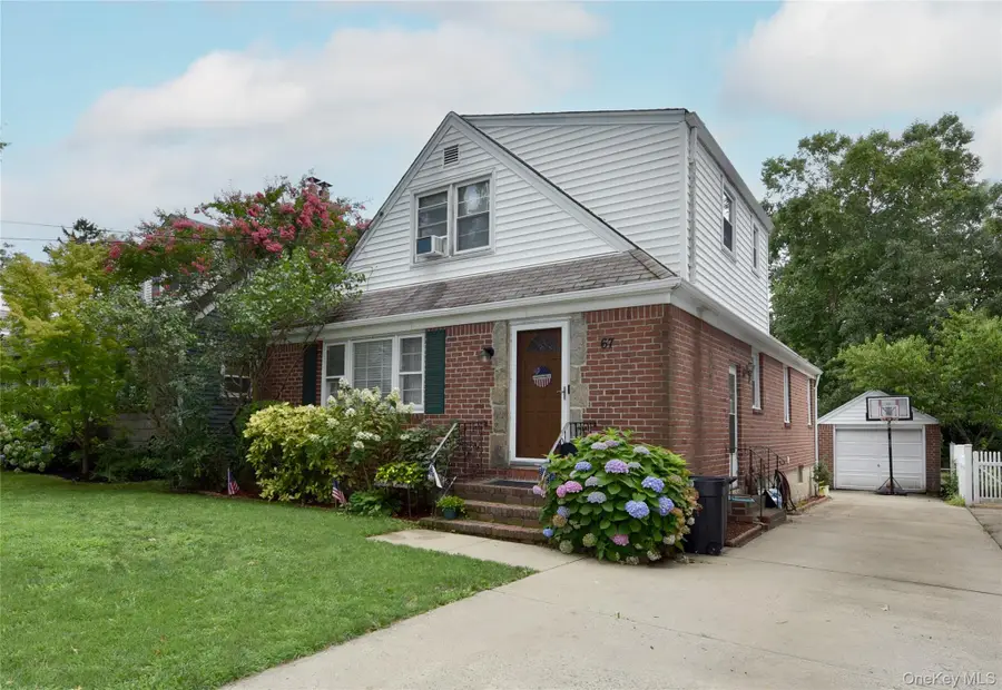 67 Iris Avenue, Floral Park, NY 11001 - #2