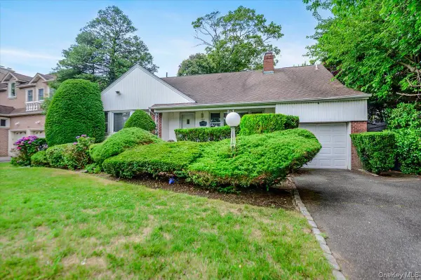 2514 Lindenmere Drive, Merrick, NY 11566
