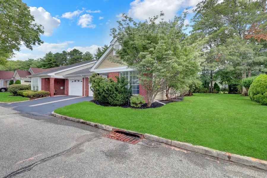 29 Glen Drive, Ridge, NY 11961 - #2