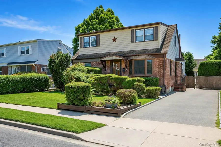 7 Edward Avenue, Hicksville, NY 11801 - #2