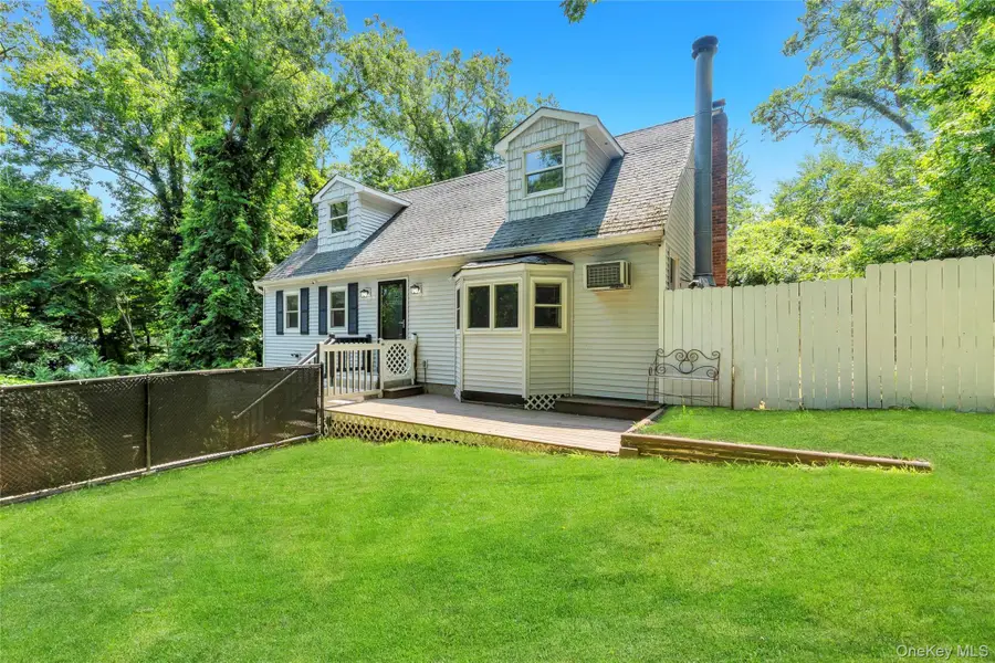 14 Seaside Avenue, Sound Beach, NY 11789 - #3