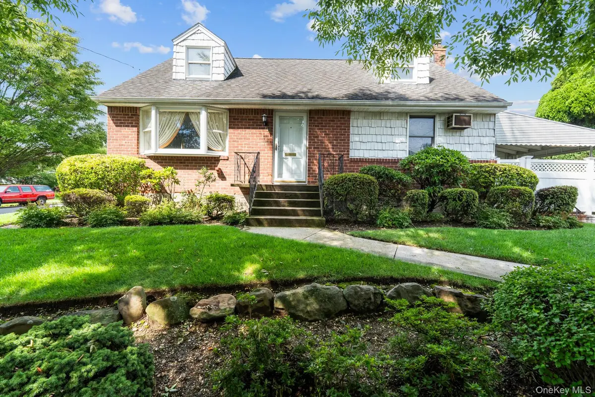 18 Lynton Road, Albertson, NY 11507 - #1