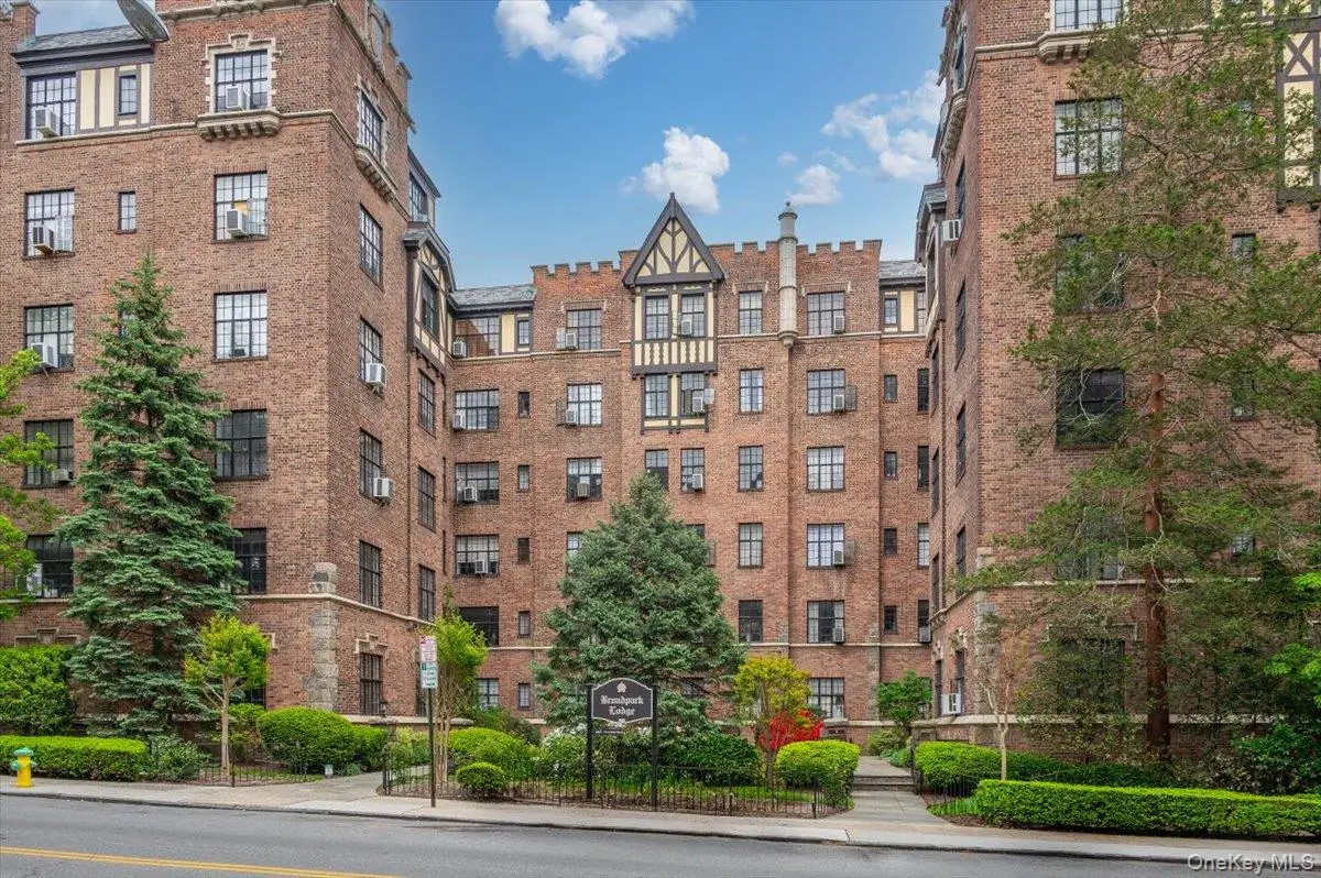 2 Westchester Ave #3N, White Plains, NY 10601 - #1
