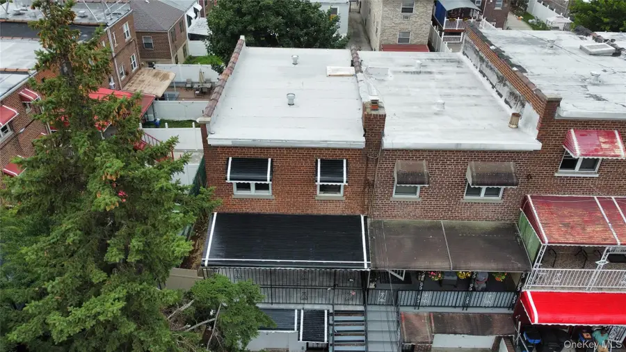 954 E 212th Street, Bronx, NY 10469 - #2
