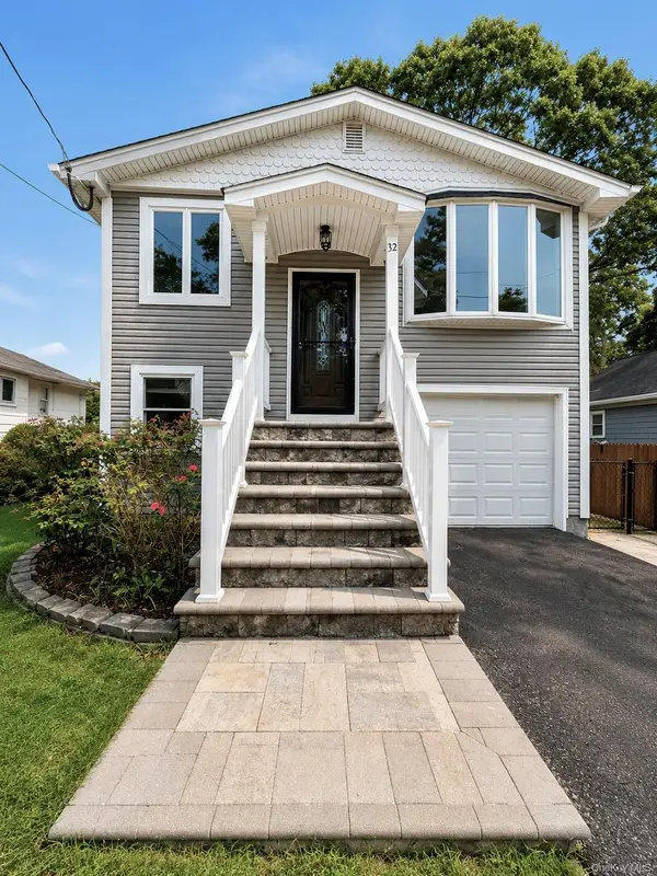 32 Dorchester Road, Ronkonkoma, NY 11779