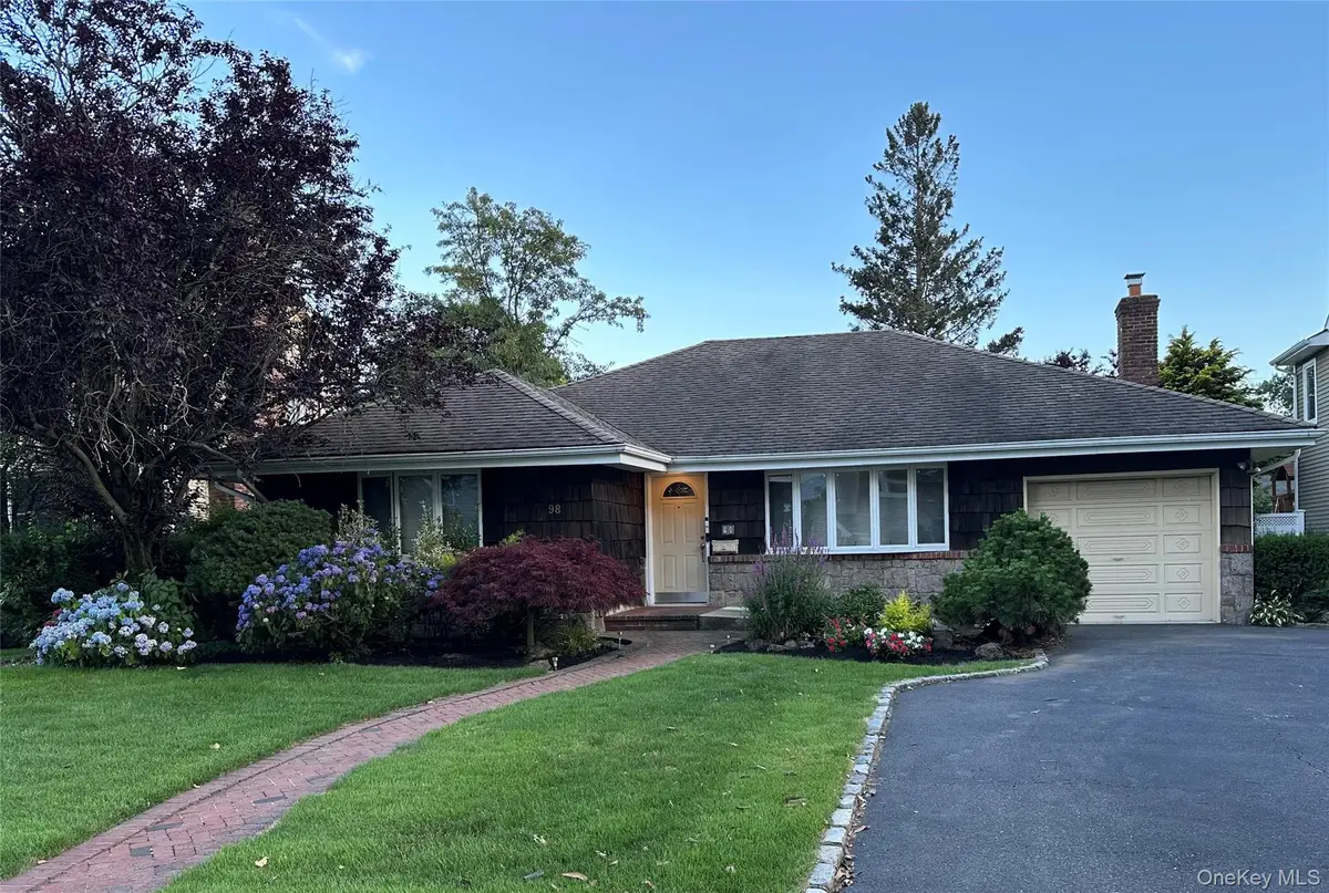 98 Wright Road, Rockville Centre, NY 11570 - #1