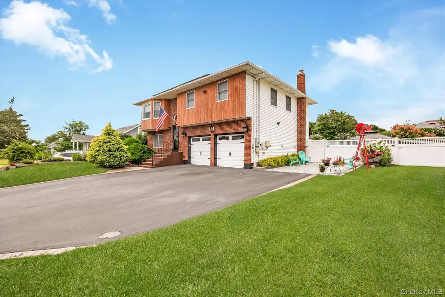17 E Lincoln Avenue, Massapequa, NY 11758 - #3