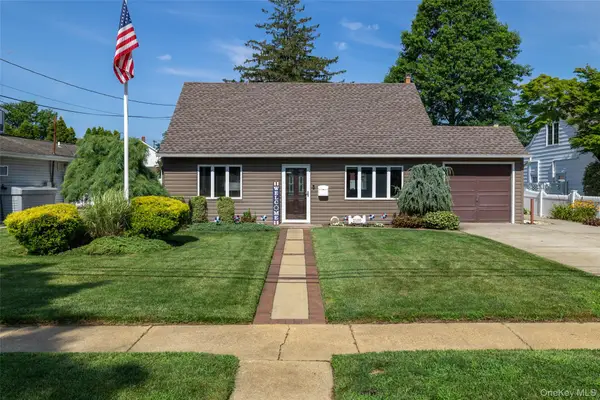 2100 North Drive, Seaford, NY 11783
