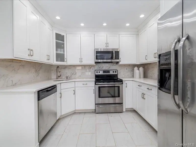 18 Old Farm Road, Levittown, NY 11756 - #3