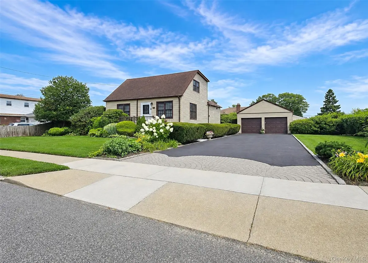 823 5th Street, West Babylon, NY 11704 - #1