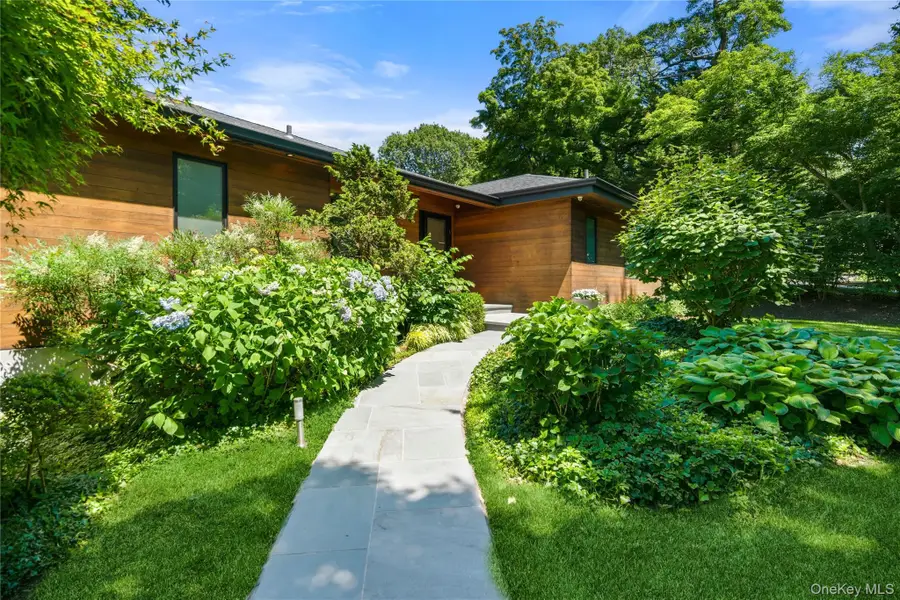 13 The Pines, Roslyn Estates, NY 11576 - #2