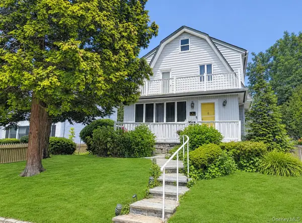 4 Spruce Place, Great Neck, NY 11021