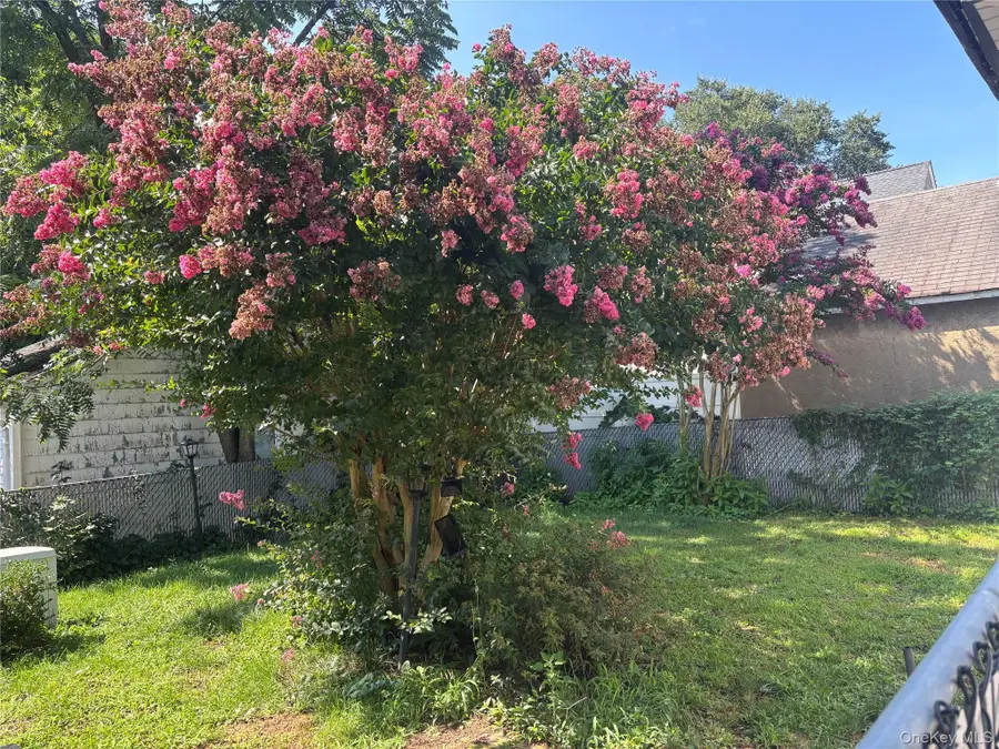 4 Spruce Place, Great Neck, NY 11021 - #3