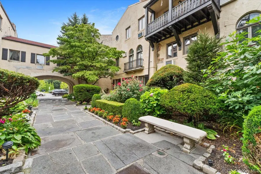 215 Middle Neck Road #4-1A, Great Neck, NY 11021 - #2