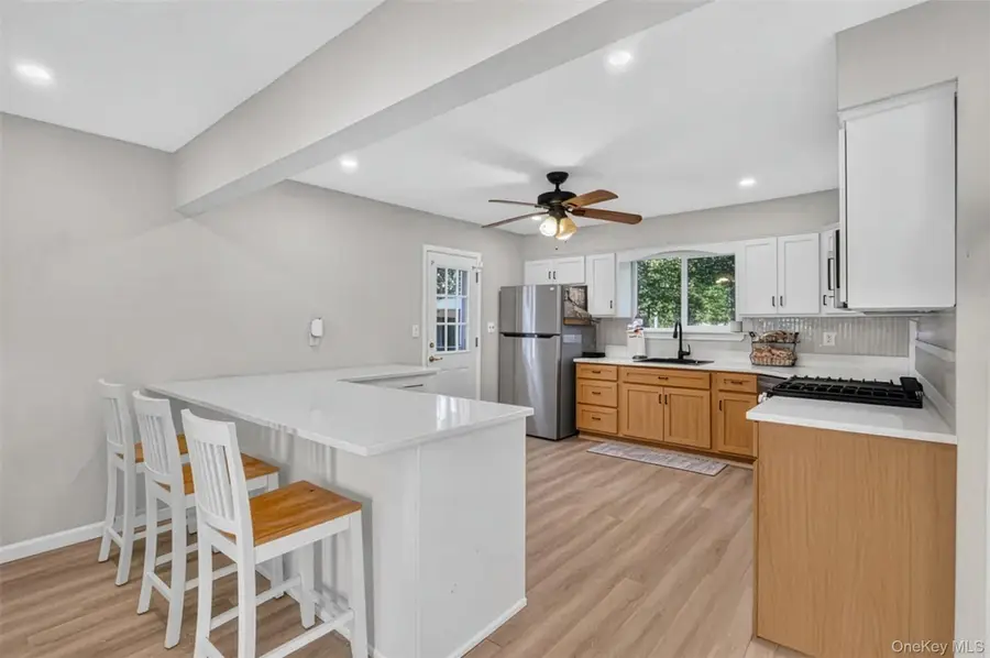 282 W End Avenue, Shirley, NY 11967 - #3