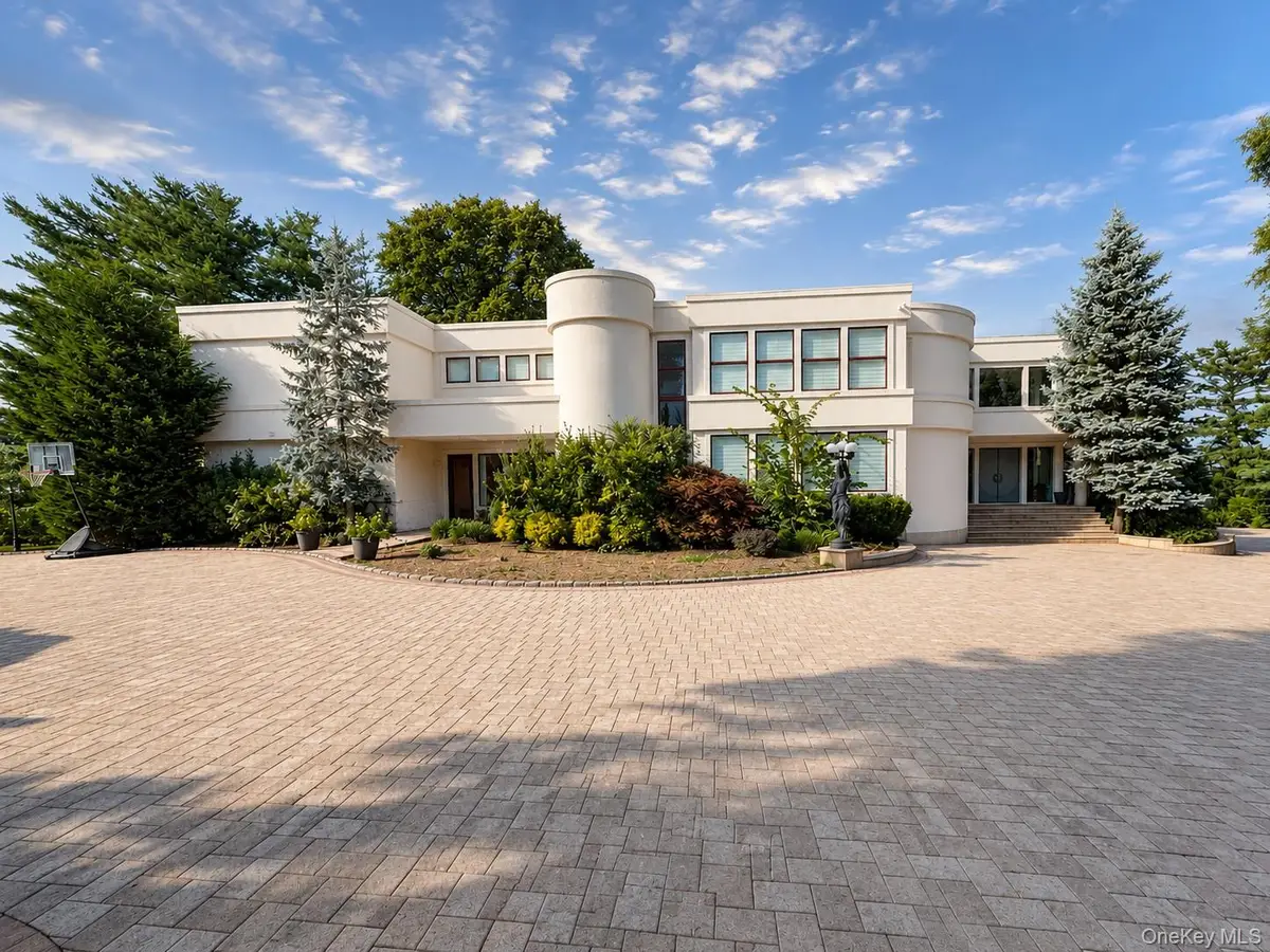 9 Dock Lane, Great Neck, NY 11024 - #1