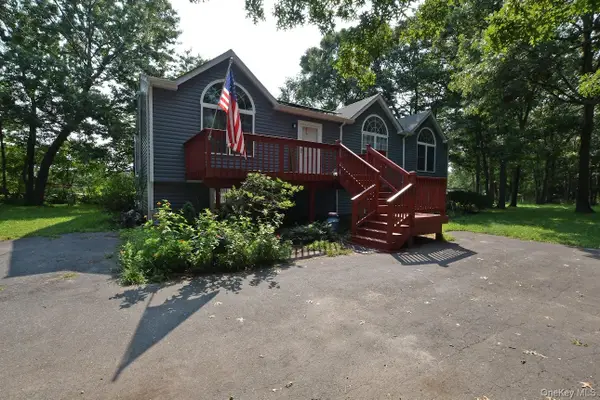 224C Country Road, Medford, NY 11763