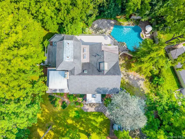 6 The Maples, Roslyn Estates, NY 11576