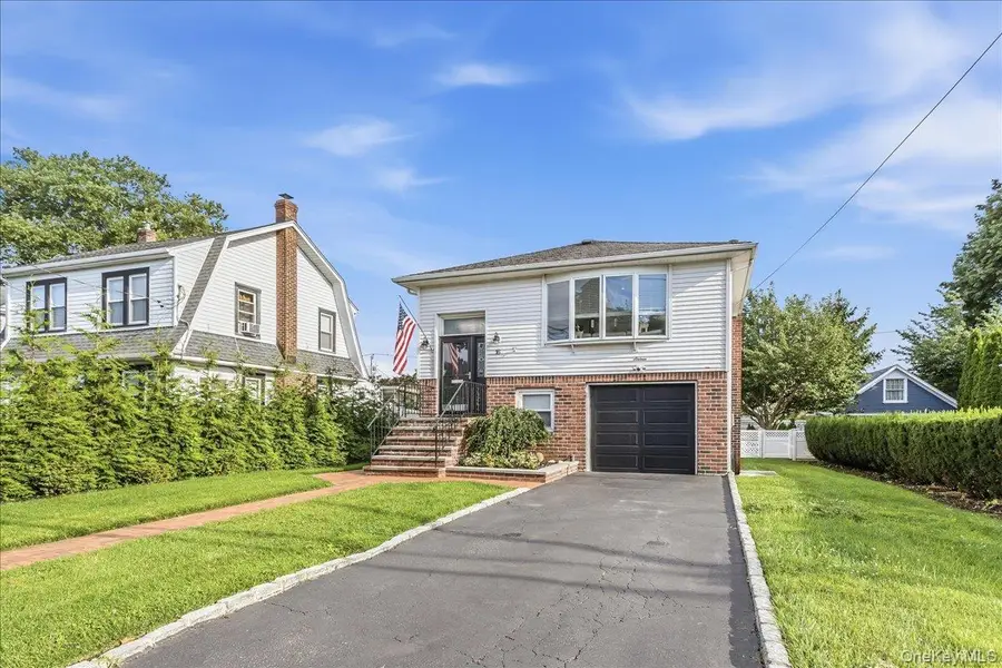 16 Netz Place, Albertson, NY 11507 - #2