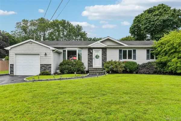 38 Nathan Drive, Bohemia, NY 11716