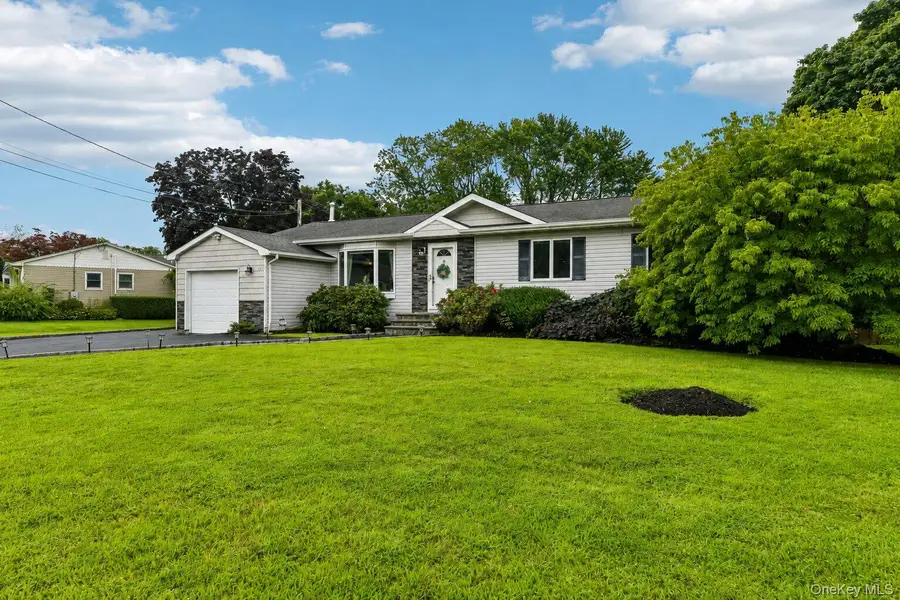 38 Nathan Drive, Bohemia, NY 11716 - #3
