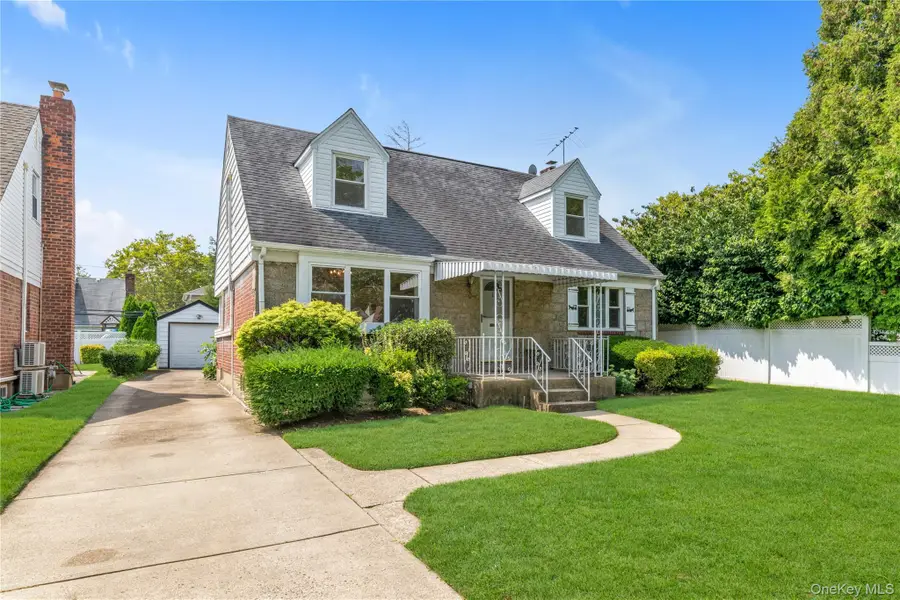 33 Michael Lane, New Hyde Park, NY 11040 - #2