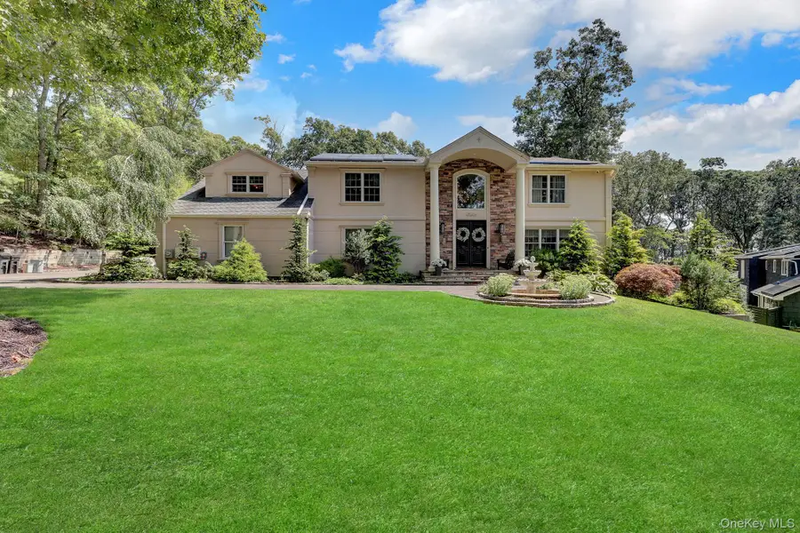 4 Jason Court, Dix Hills, NY 11746 - #2