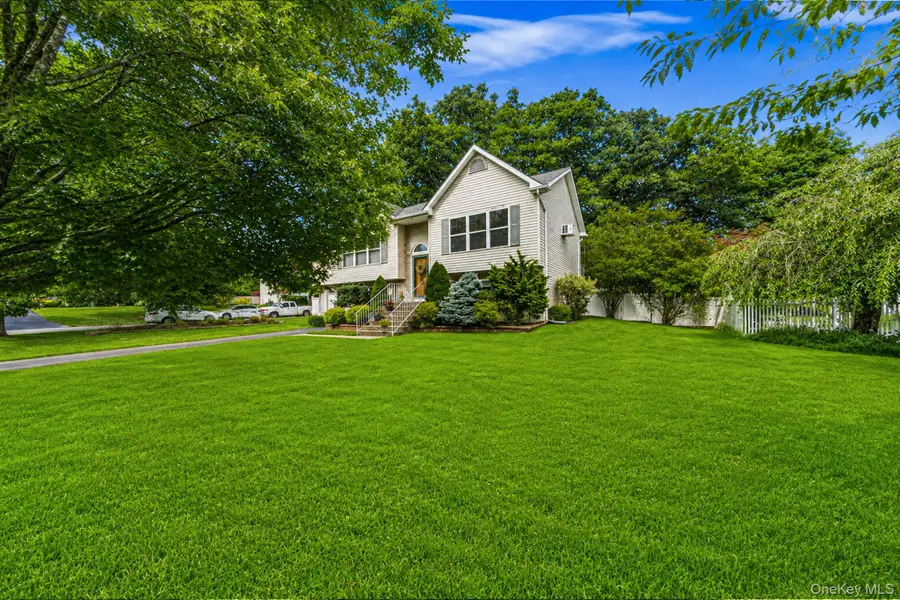 20 Nicole Lane, Coram, NY 11727 - #2