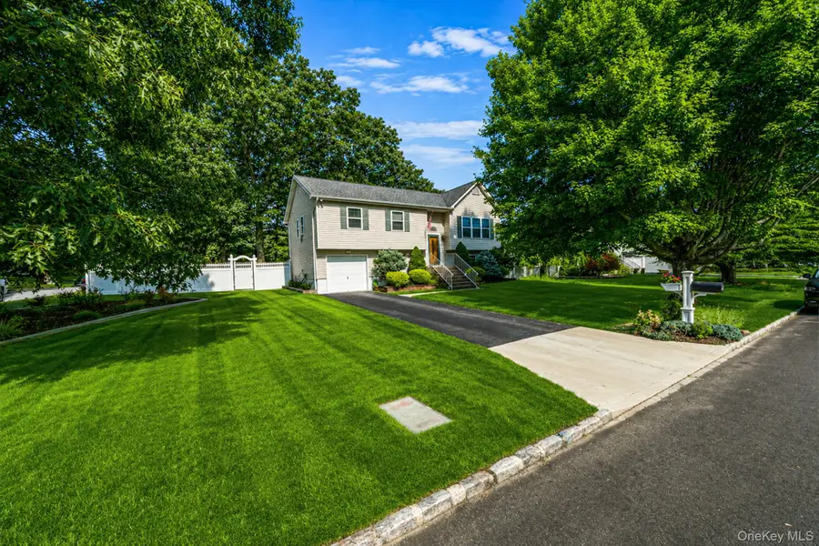 20 Nicole Lane, Coram, NY 11727 - #3