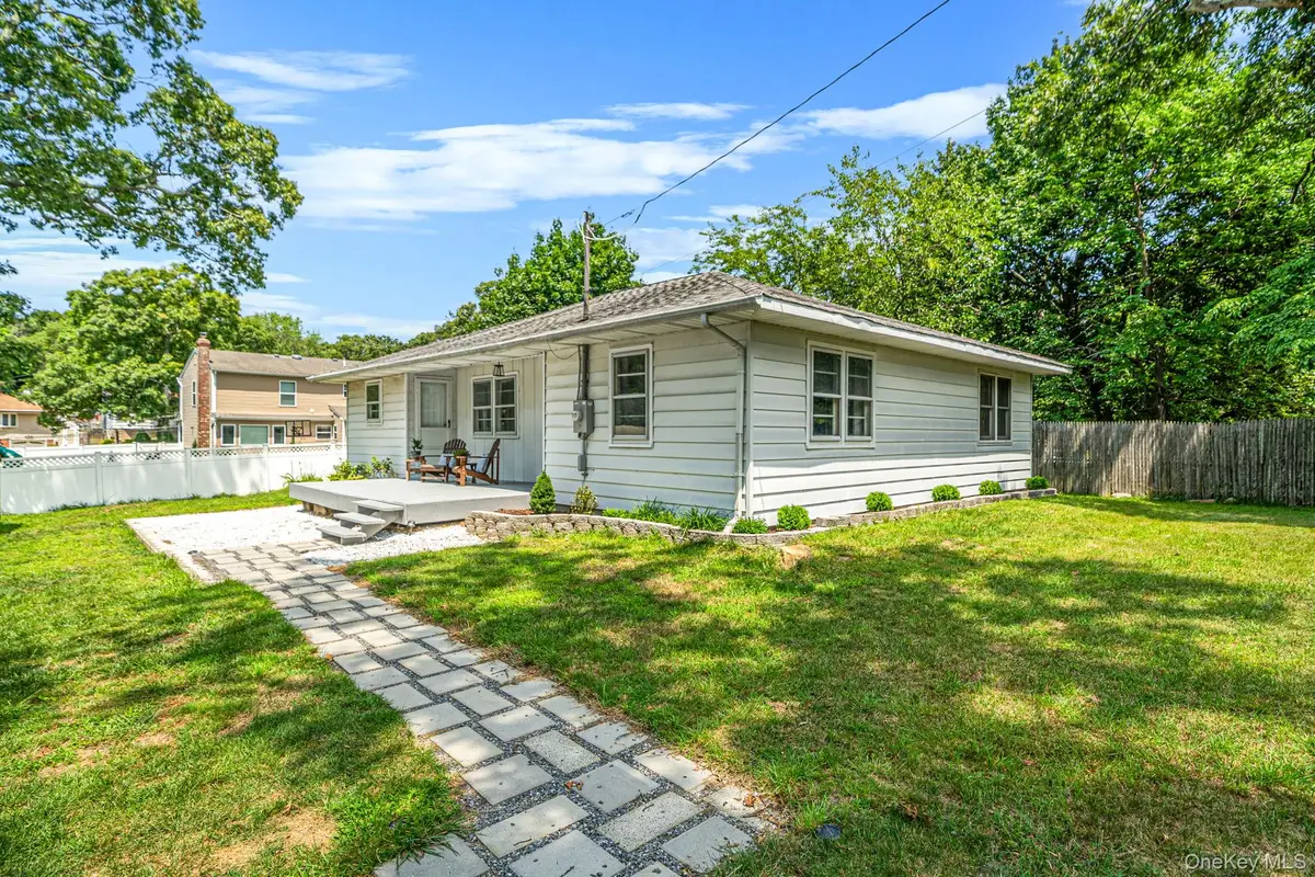 15 Oceanview Avenue, Farmingville, NY 11738 - #1