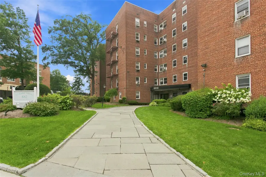 682 Tuckahoe Road #2B, Yonkers, NY 10710 - #3