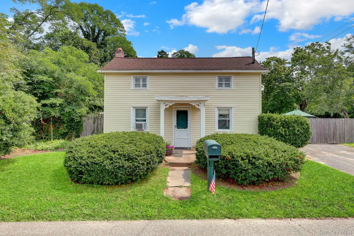 1315 Coates Avenue, Holbrook, NY 11741 - #1
